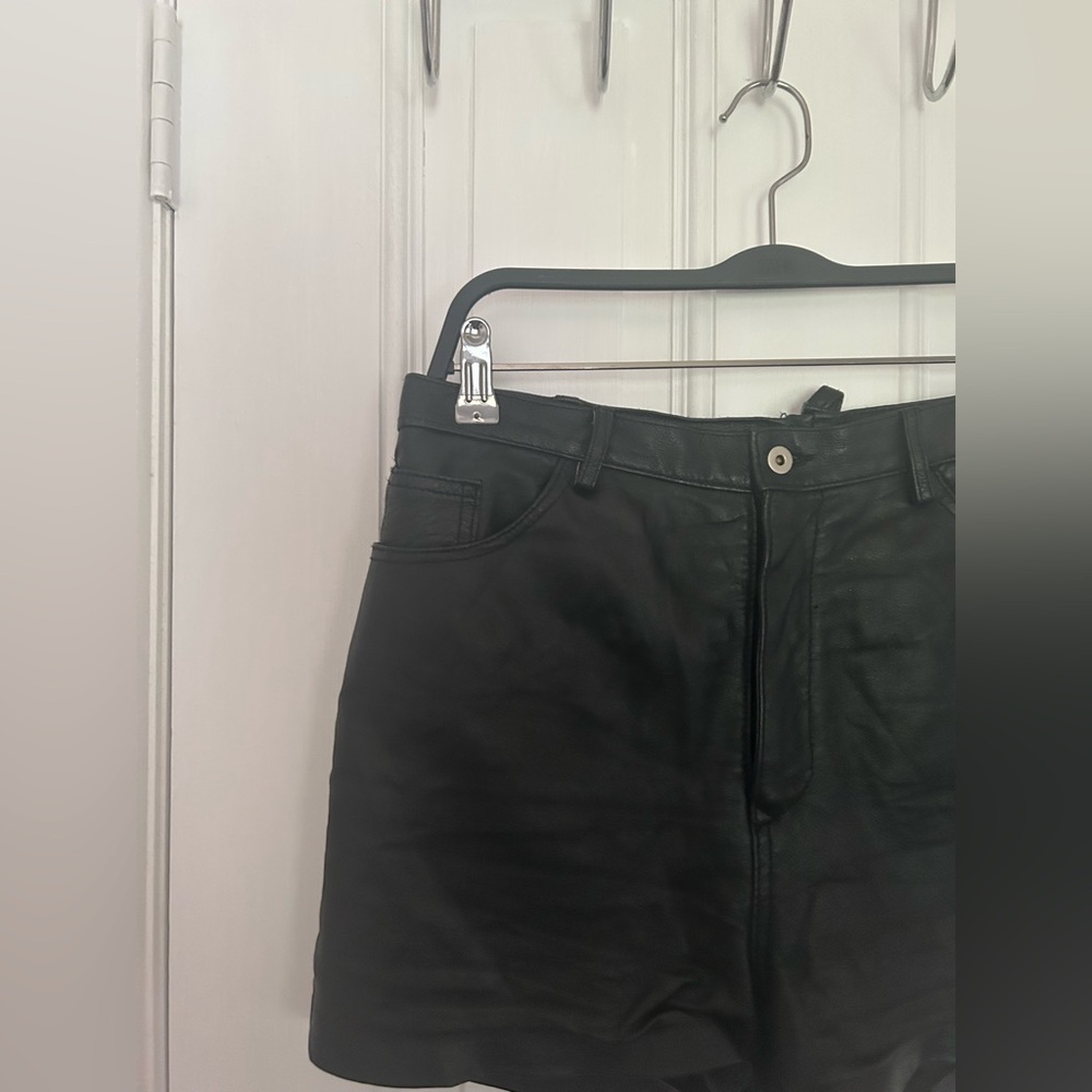 Reformation Shorts - Picture 2 of 8